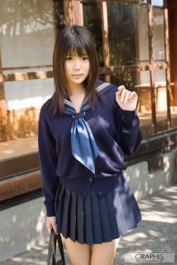 《美女把小内内脱了露出J的小》